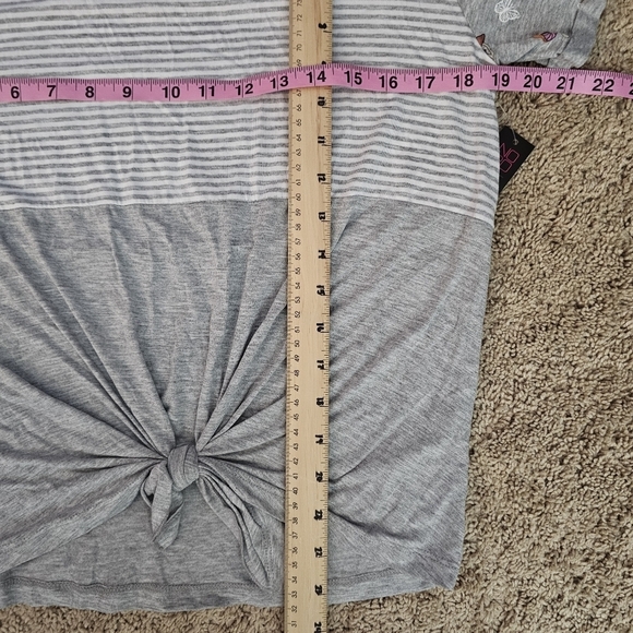 No Boundaries Tied Waist Mushroom Graphic Tee Size  Medium (7-9) - Picture 6 of 8